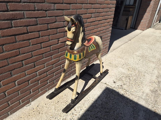 Image 1 of Magnifique vieux cheval à bascule en bois