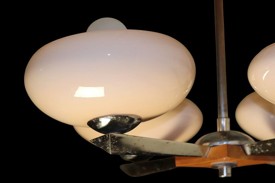 Image 1 of Lámpara de araña NAPAKO de la década de 1940 | Cristal opalino rosa, madera y cobre