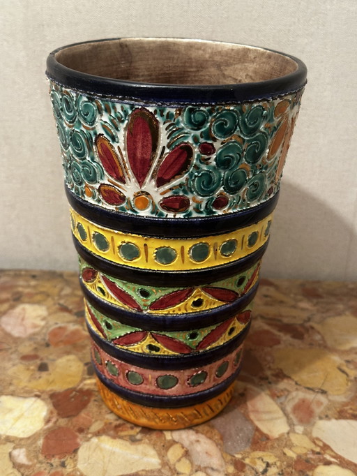 Vintage vaas met gebeitelde en beschilderde decoratie - Devres aardewerk