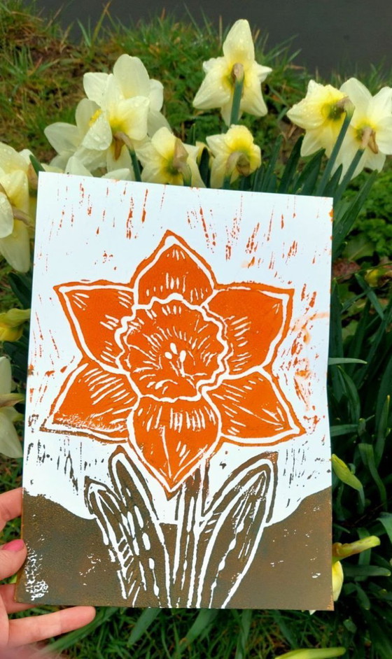 Image 1 of Impresión linográfica de narcisos | Arte mural de flores de primavera | Impresión botánica naranja | A4 hecho a mano