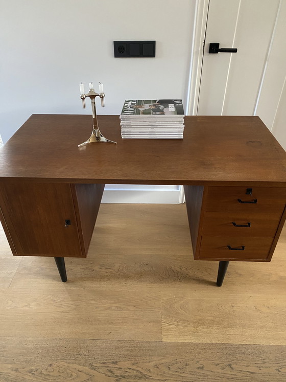 Image 1 of Escritorio antiguo de teca