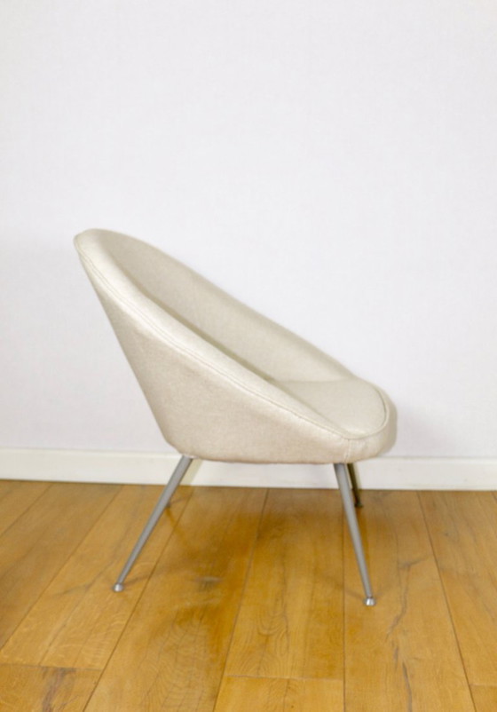 Image 1 of Beige ivory shell armchair from the 70s on grey metal legs - beautiful