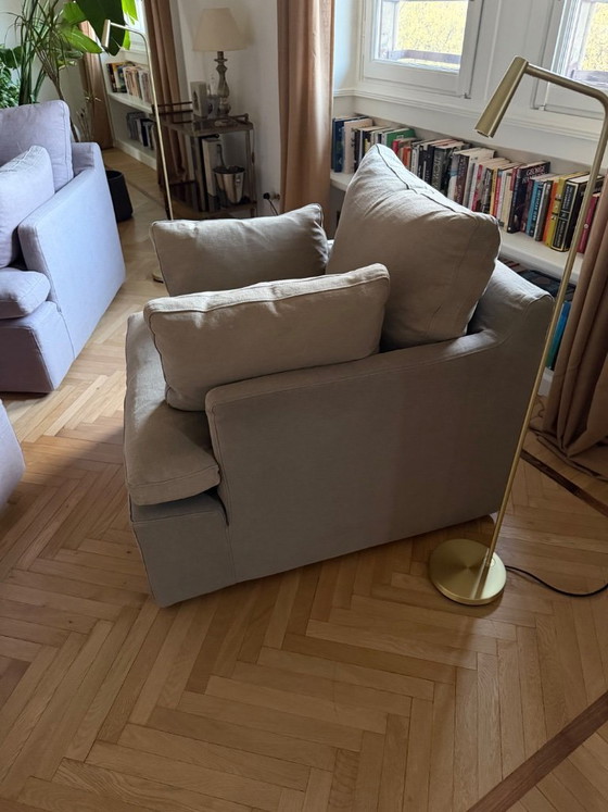 Image 1 of 2 poltrone e 1 pouf di Timothy Oulton.