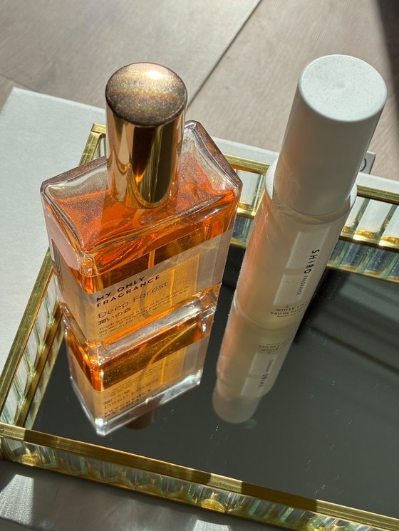 Image 1 of Kleine spiegel tray met gouden rand en glazen zijkanten / mirror tray with glass sides