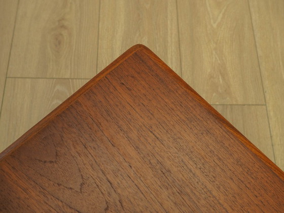 Aparador de teca con patas cónicas oscuras, mesa consola baja danesa, década de 1970. – Wood (photo 7 of 13)