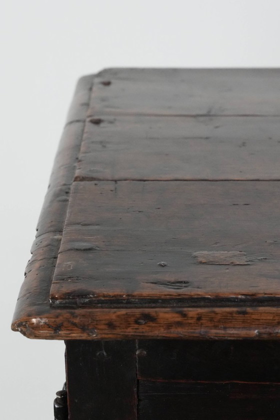 Image 1 of Armoire/meuble ancien en chêne anglais sur support du XVIIe siècle