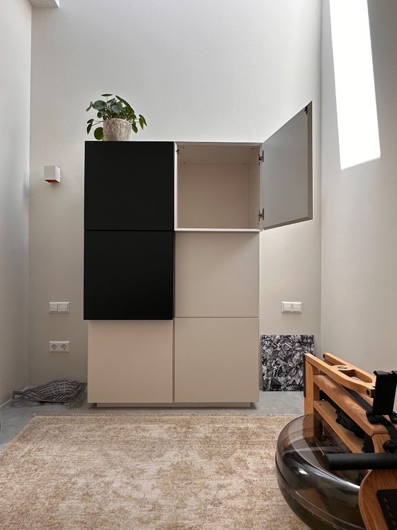 Image 1 of Pastoe Vision kast zwart/wit