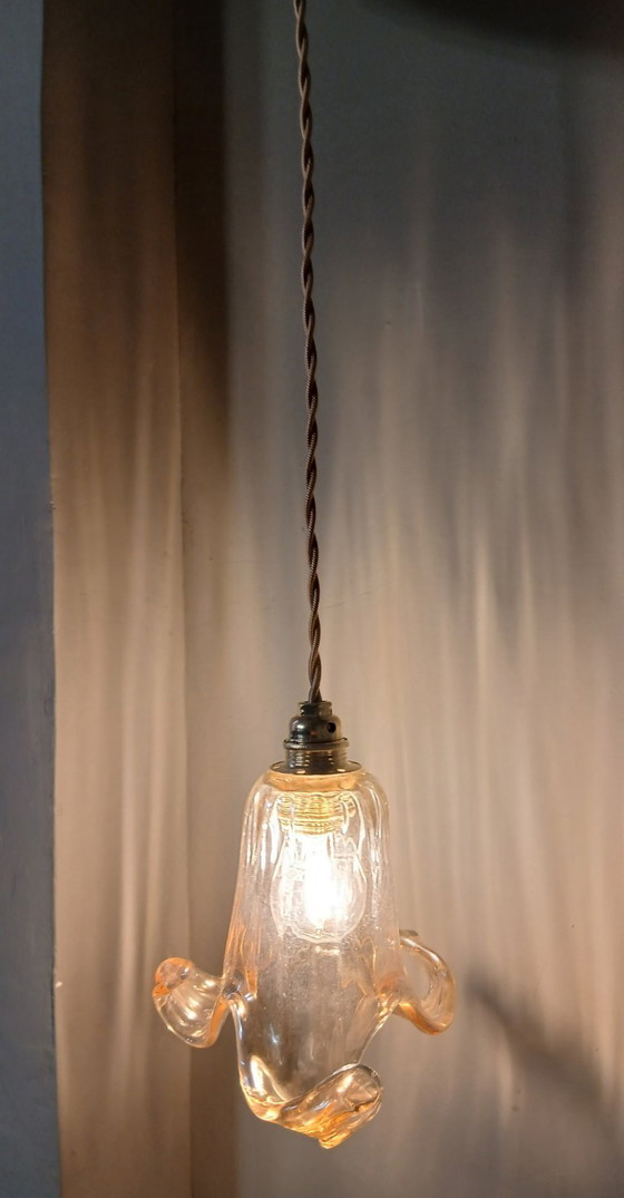 Image 1 of Lampada a sospensione vintage in vetro di Murano dalla delicata forma floreale.