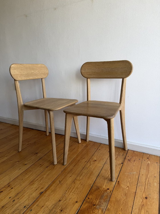 Image 1 of Round oak table with solid oak chairs
