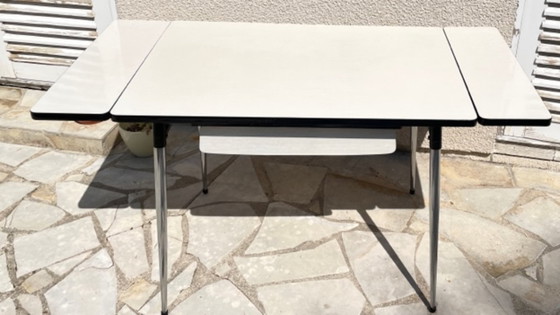 Image 1 of Vintage Formica table with 2 extensions