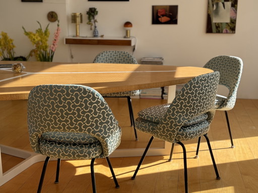 EERO SAARINEN. Per Knoll International. Quattro sedie da conferenza Saarinen, modello 72, anni '50.