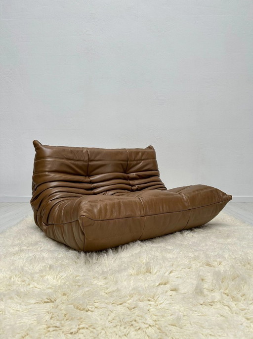 Canapé 2 places Togo Ligne Roset Original Vintage, signé Michel Ducaroy, en cuir marron