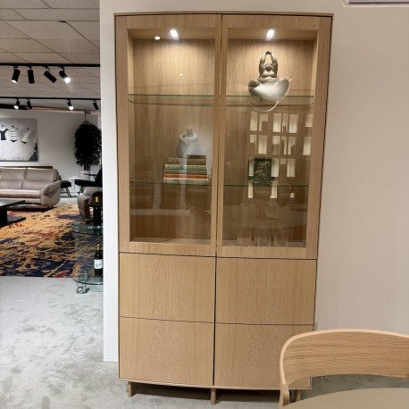 Image 1 of Vetrina in rovere Skovby