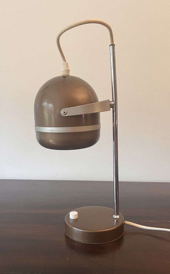 Image 1 of Lampada da scrivania a forma di bulbo oculare dell'era spaziale