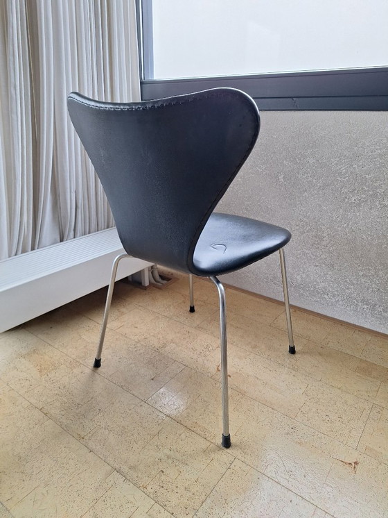 Image 1 of 4 x vintage Fritz Hansen butterfly chair black leatherette