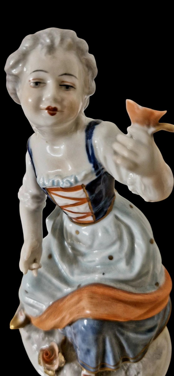 Image 1 of Statuette fille