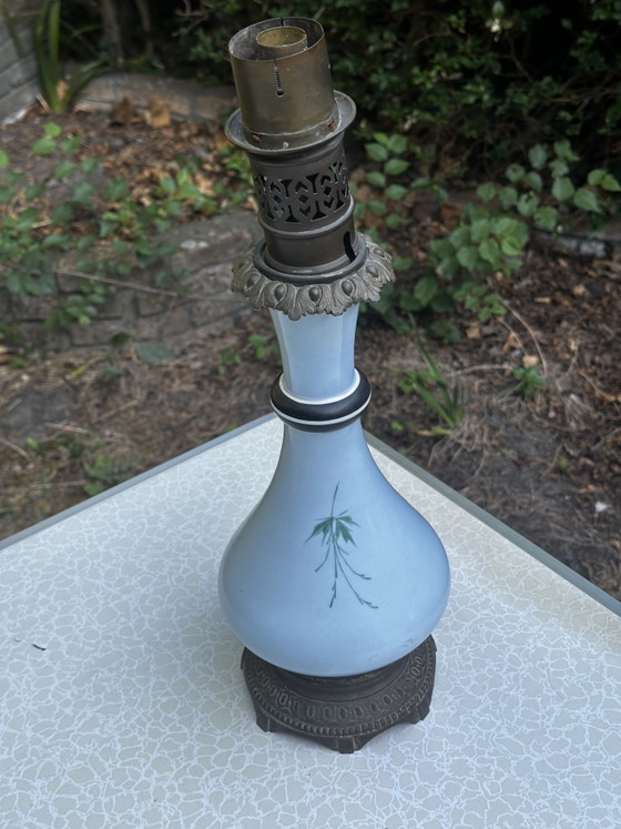 Image 1 of Grand Pied de Lampe à Pétrole Électrifié - Opaline Bleue et Laiton - Vers 1900