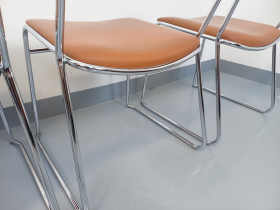 Image 1 of Set di 4 sedie a slitta vintage degli anni '70 in metallo cromato e similpelle color cognac