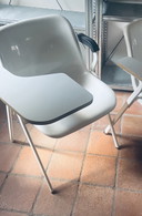 8 x Artifort lessenaarstoelen
