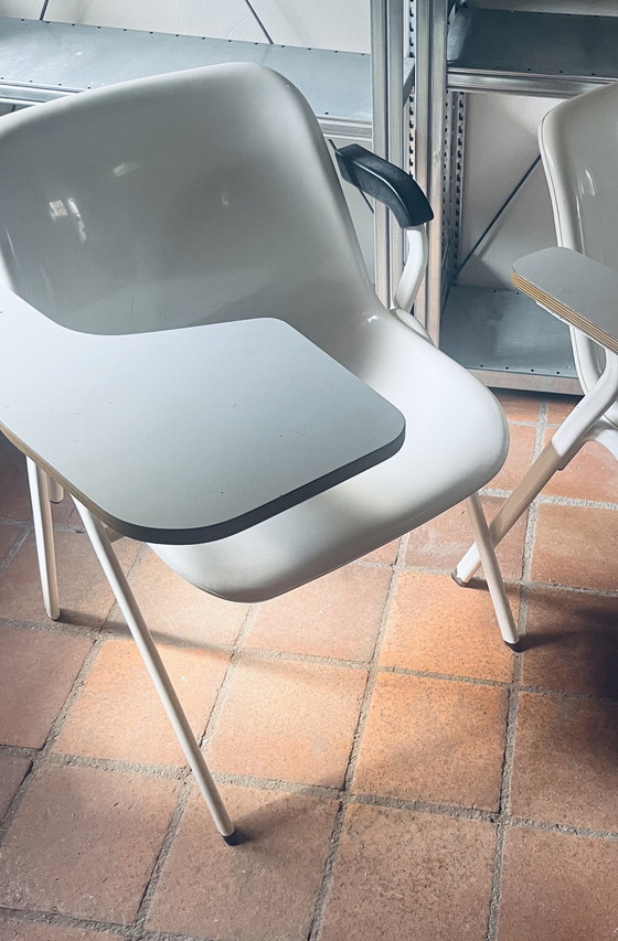 Image 1 of 8 x Porta di accesso al museo