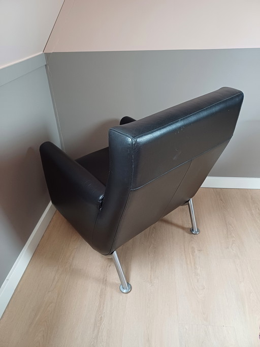 Leolux Rooby, Black Leather Armchair with Poof