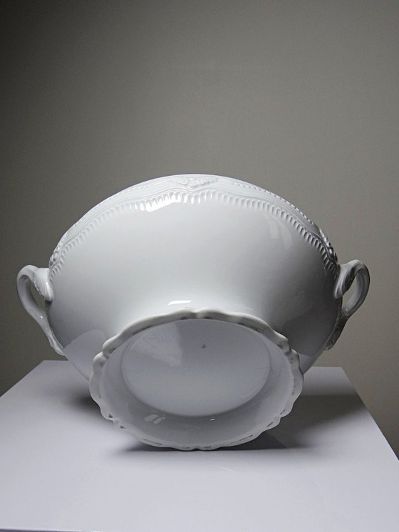 Image 1 of Plato hondo/de verduras de porcelana blanca fina de Limoges, atribuido a Barnardaud, de época.