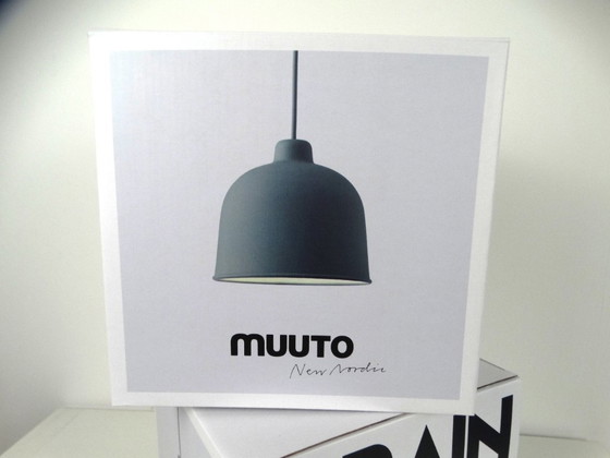 Image 1 of 2 x Lampe suspendue Muuto Grain, édition noire.