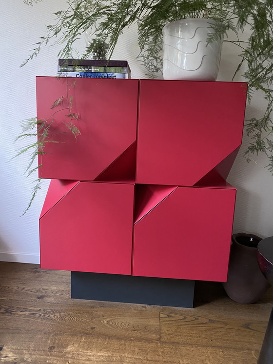 Image 1 of Mueble estilo Memphis 4 bloques rojos sueltos 40x40x40 cm