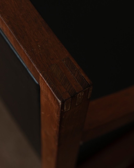 Image 1 of Poltrona vintage in legno e similpelle skai nera, stile scandinavo