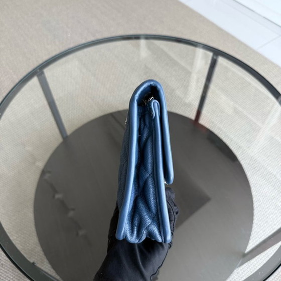 Image 1 of Chanel French Riviera – Gestepptes Kalbsleder mit Caviar-Muster, blau-silberne Beschläge, Serie 15
