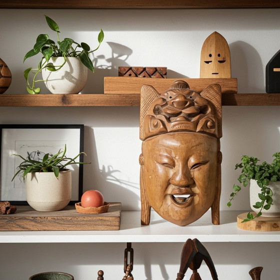 Image 1 of masque vintage asiatique en bois sculpté