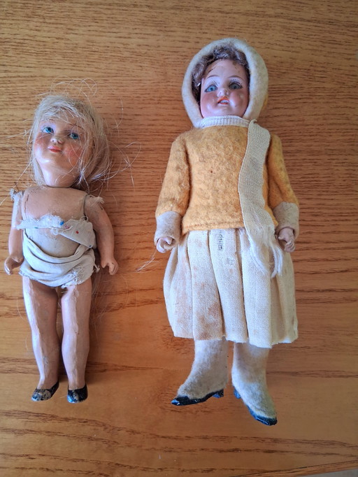 2 petites poupées anciennes