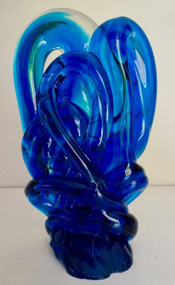 Image 1 of Escultura de botón de cristal maltés 'Verano Azul' de Mdina.