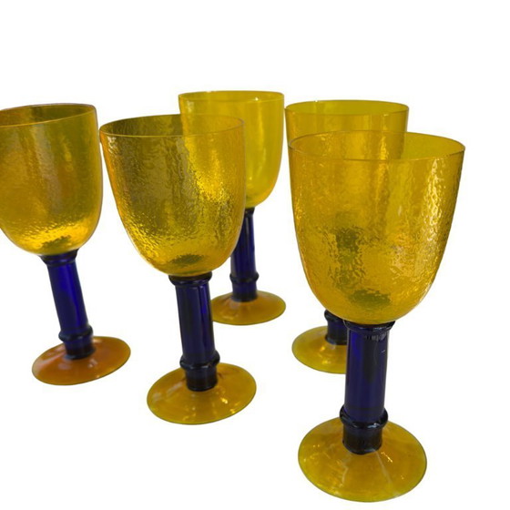 Image 1 of Ensemble de 5 verres Vintage jaune et bleu cobalt - style Memphis - ca. 1980 - Probablement Kosta Boda