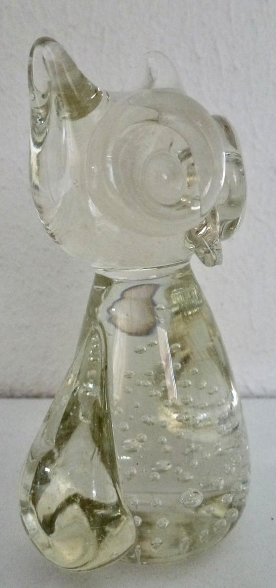 Image 1 of 2 presse-papiers en verre, composés d'un hibou et d'une sphère, Spijkerbol.