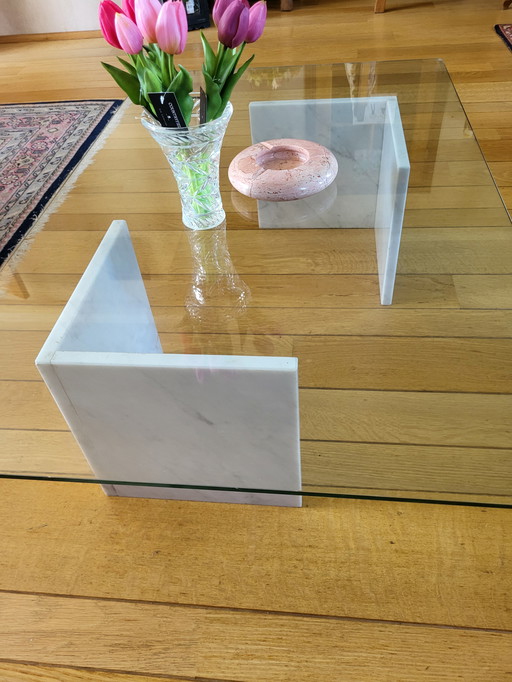 Table basse en verre avec base en marbre blanc