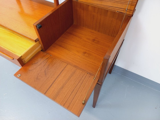 Image 1 of Kleine vintage Scandinavische teakhouten kaptafel met spiegel uit de jaren 60