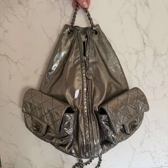 Chanel mini Mochila plateada metálica – Cristal, Modern (photo 9 of 15)