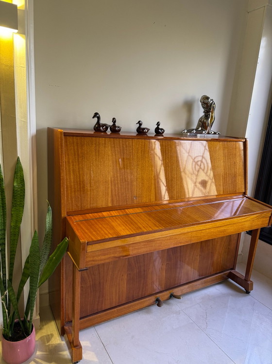 Pianoforte Bernstein – un particolare richiamo visivo con carattere – Credenze, Legno, Ottone (photo 15 of 15)