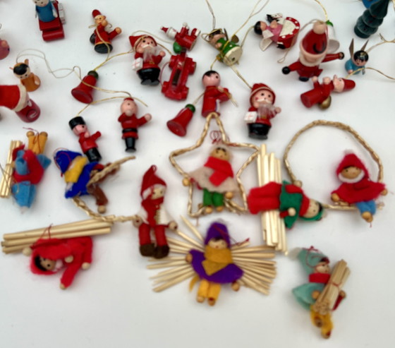 Image 1 of Grande collection de décorations de Noël artisanales – environ 100 pièces – bois, paille et tissu – datant des années 1970-1990
