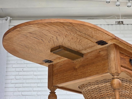 Image 1 of Años 70, mesa de centro danesa plegable, madera de roble, ratán, estado original.