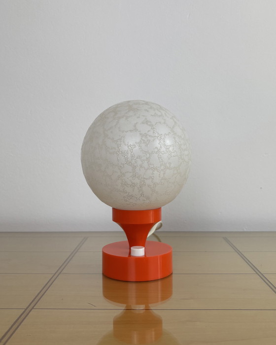 Image 1 of Lampe de table vintage Space Age, Aro Leuchte, orange/blanc avec sphère en verre, années 70, années 70, rétro, milieu du siècle,