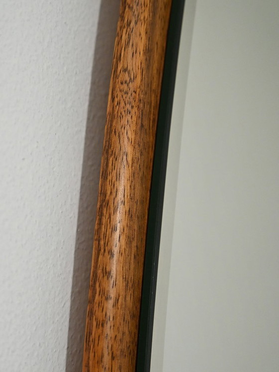 Image 1 of Scandinavische ovale spiegel uit de jaren 60, gemaakt van eikenhout.