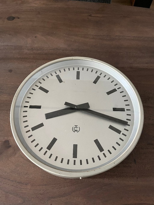 Te koop: originele PTT-klok met nieuw uurwerkje