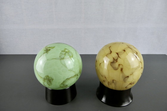 Image 1 of Thabur Deckenleuchte mit gemischtem opalem Schirm, grün und braun. Sie bieten auf 1 Artikel