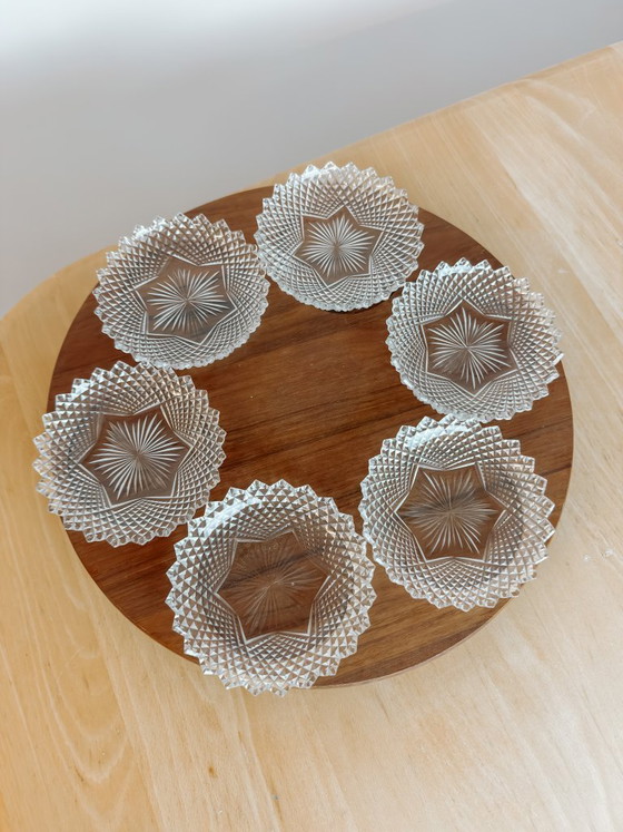 Image 1 of Vassoio girevole in legno di teak con ciotole in vetro.