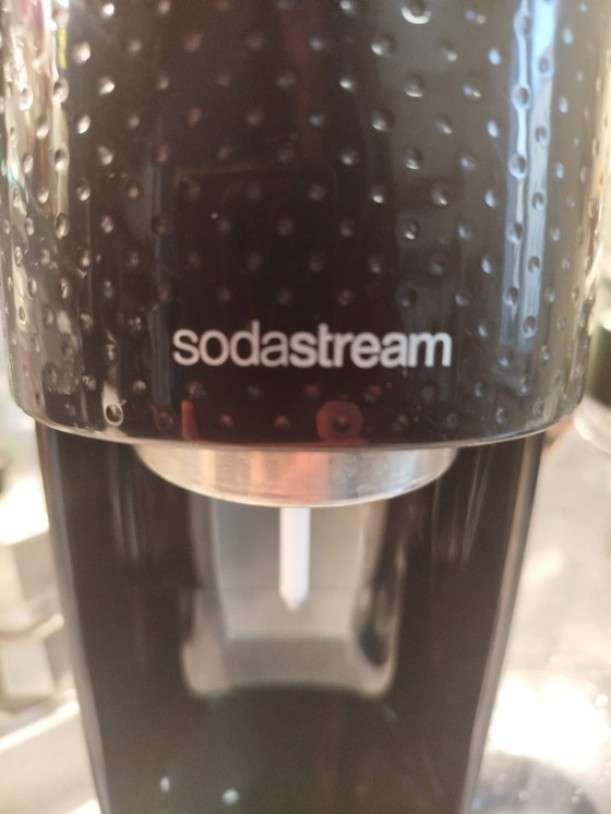 Image 1 of SodaStream Megapack Nero, Gasatore d'Acqua, 2 Bottiglie 1 L e 1 Bottiglia 1/2. In Regalo 2 Cilindri Vuoti.