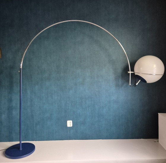 Image 1 of Vintage XL vloerlamp - Booglamp | blauw | chrome - Jaren 70