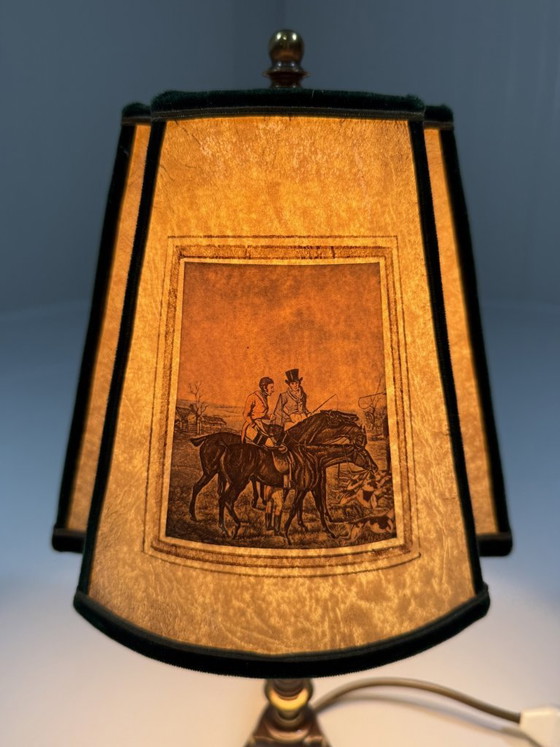 Lámpara de mesa de latón con pantalla con escena de caza, década de 1950. – Lámparas de mesa, Brass (photo 14 of 17)