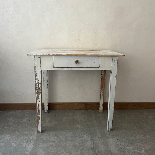 Petite table en bois 